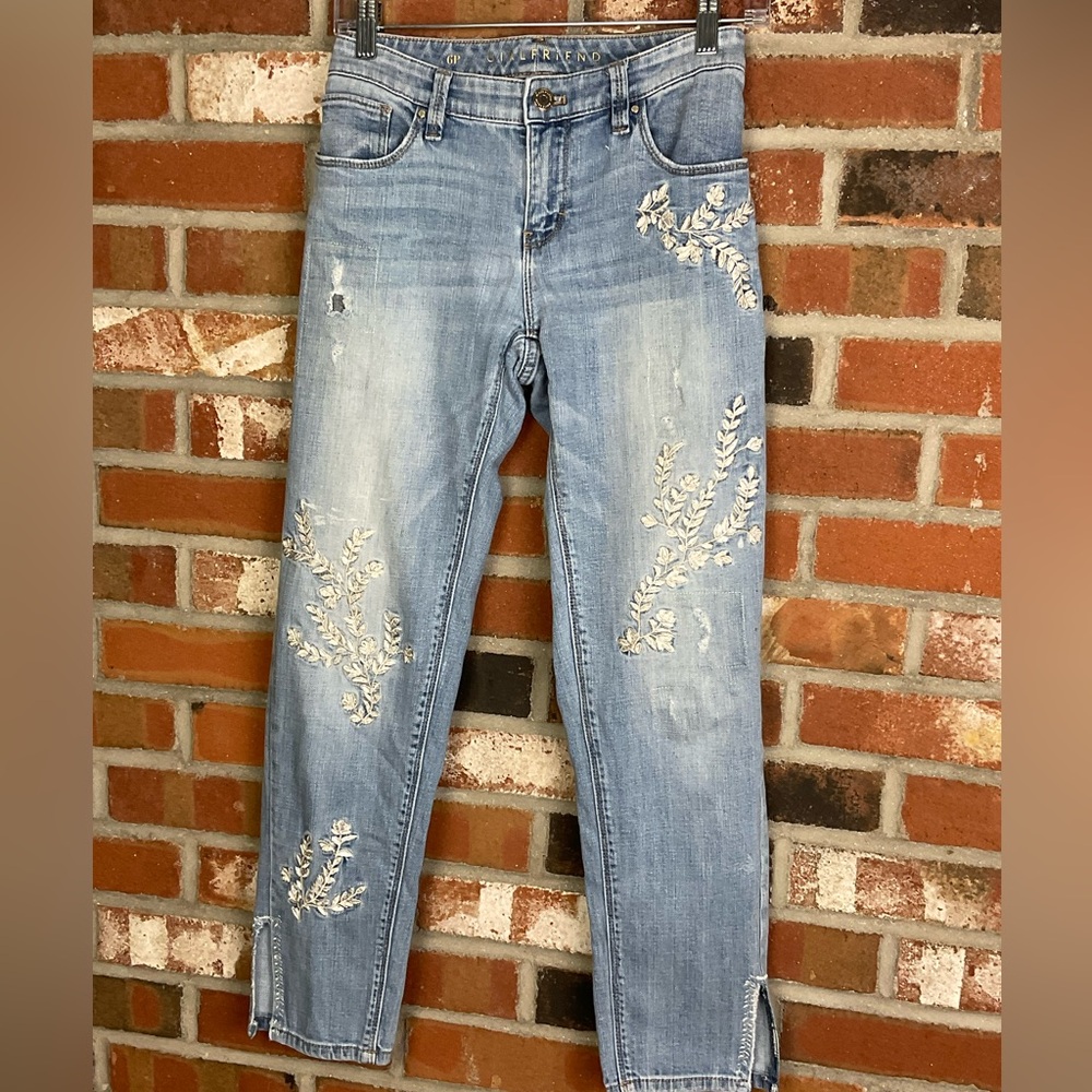 Embroidered Light Wash Women’s Jeans